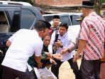 detik-detik-menkopolhukam-wiranto-ditusuk-orang-tak-dikenal1.jpg