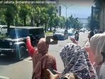 detik-detik-pegawai-kantor-jakarta-berhamburan-keluar-gedung-akibat-gempa-bumi_20180124_153906.jpg