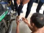 detik-detik-penggerebekan-seorang-pria-sembunyikan-sabu-di-motor_20170325_165153.jpg