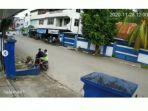 detik-detik-peristiwa-penjambretan-pengemis-tua-viral-di-media-sosial.jpg