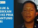 detik-detik-petugas-evakuasi-mayat-pria-tergantung-di-flyover-cimindi.jpg