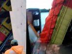 detik-detik-truk-jatuh-ke-laut.jpg