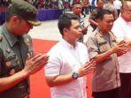 devanda-aditya-hadikuntono-kedua-dari-kiri-dalam-acara-pengulosan.jpg