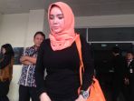 devita-rusdi-usai-menyambangi-gedung-a-rumah-sakit-cipto-mangunkusumo_20170228_182708.jpg