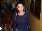 dewi-persik-diperiksa-polda-metro-jaya_20180110_211916.jpg