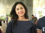 dewi-perssik-ditemui-di-kawasan-kebon-jeruk_20170221_174850.jpg