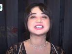 dewi-perssik-menanggapi-dengan-ikhlas-saat-diisukan-putus-dengan-rully.jpg