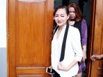 dewi-rezer-hadiri-sidang-perceraian-di-pn-jaksel_20160608_151522.jpg