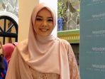 dewi-sandra-selalu-berpenampilan-cantik-tanpa-make-up.jpg