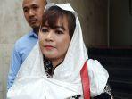 dewi-tanjung-demo-nih4.jpg