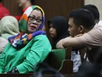dewie-yasin-limpo-divonis-6-tahun-penjara_20160613_164646.jpg