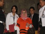 dewie-yasin-limpo-usai-diperiksa-kpk_20151103_092932.jpg