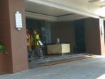 di-depan-pintu-masuk-bekas-hotel-alexis_20180328_154925.jpg