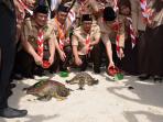 di-pantai-liang-ribuan-pramuka-teriakan-anti-narkoba_20160527_164452.jpg