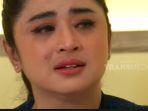 di-pelukan-lebby-lah-air-mata-dewi-perssik-tumpah-e.jpg