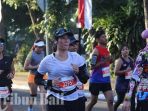 dian-sastro-ikut-maybank-marathon-di-bali_20170827_113713.jpg