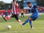 dias-angga-tendang-bola_20150106_034301.jpg