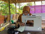 dibina-brgm-perempuan-kini-lebih-inovatif-ciptakan-pewarna-alam-batik-yang-eksotis.jpg