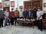 dicky-kamsari-dan-pendukungnya-saat-mendaftar-ke-tpp.jpg