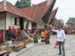 didampingi-menhub-kunjungan-kerja-jokowi-di-danau-toba_20190801_081324.jpg