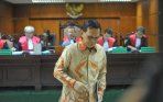 didik-purnomo-jalani-sidang-perdana_20141213_030012.jpg