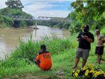 diduga-ada-pria-lompat-ke-sungai-bengawan-solo.jpg