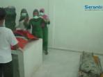 diduga-sedang-selfie-dua-wanita-tewas-terseret-ombak-pasie-saka_20160418_113132.jpg