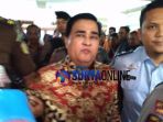 dimas-kanjeng-taat-pribadi-saat-keluar-dari-tahanan-dengan-d_20180801_152031.jpg