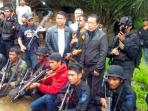 din-minimi-foto-bareng-kepala-bin-sutiyoso_20151229_111736.jpg