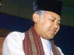 din-syamsuddin-sarung.jpg
