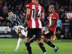 diogo-dalot-berhasil-mencetak-gol-untuk-manchester-united-di-liga-inggris.jpg