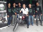 director-pt-benelli-motor-indonesia-steven-kentjana-putra-naik-motobi-200-evo.jpg
