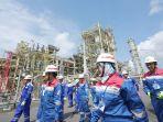 direksi-pertamina-mendampingi-para-investor-dalam-kunjungan-ke-kilang.jpg