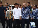 direktur-anak-bangsa-juara-michael-umbas-kanan-ber.jpg