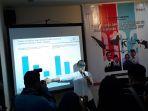 direktur-eksekutif-charta-politik-yunarto-wijaya-merilis-hasil-survei-terbaru-terkait-pilpres-2019.jpg