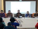 direktur-jenderal-imigrasi-ronny-f-sompie-di-kantor-kementerian-hukum-dan-ham.jpg