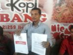 direktur-lbh-apkb-jecky-hariyanto-saat-menggelar-konfrensi-pers_20170925_165430.jpg