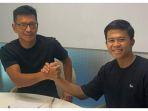 direktur-pt-persib-bandung-bermartabat-teddy-tjahjono-kiri.jpg