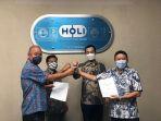 direktur-pyfa-yenfrino-gunadi-saat-penandatanganan-pengambila.jpg