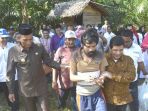 direktur-rsj-aceh-dr-mahkruzal-bebaskan-penderita-gangguan-jiwa-yang-dipasung_20180831_105817.jpg