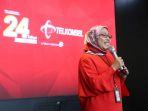 direktur-sales-telkomsel-ririn-widaryani-tengah.jpg