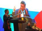 direktur-utama-bank-btn-nixon-lp-napitupulu-lagi-di-aceh.jpg
