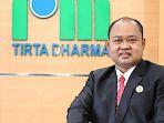 direktur-utama-pdam-jayapura-entis-sutisna-raih-top-ceo-bumd.jpg