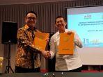 direktur-utama-pt-jiep-landi-r-mangaweang-bersama-kepala-kejaksaan-tinggi.jpg