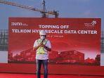 direktur-utama-telkom-ririek-adriansyah-topping-off-hdc.jpg