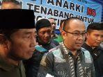 dirut-pd-pasar-jaya-arief-nasrudin-di-blok-a-pasar-tanah-abang.jpg