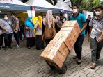 disdagin-kota-bandung-gelar-operasi-pasar-murah-minyak-goreng_20211203_153900.jpg