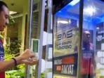 Cegah Virus Corona Ibas Praktekan Cara Pakai Hand Sanitizer, Gayanya Jadi Perhatian Warganet