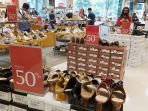 diskon-akhir-tahun-pusat-perbelanjaan_20221226_174555.jpg