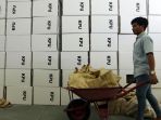 distribusi-logistik-pilkada-sumut_20180622_211451.jpg